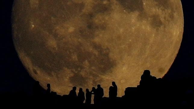 La «súper Luna» del día de San José no causará terremotos ni erupciones devastadoras