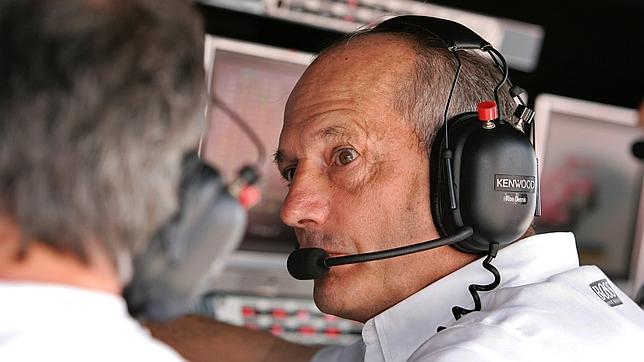 Ron Dennis se queda sin puntos en el carnet de conducir