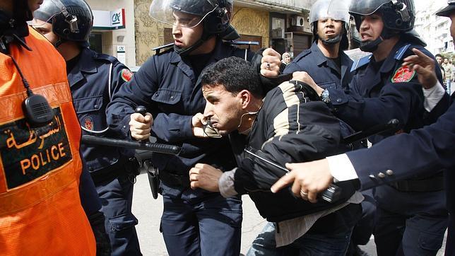 La policía dispersa por la fuerza dos manifestaciones en Casablanca