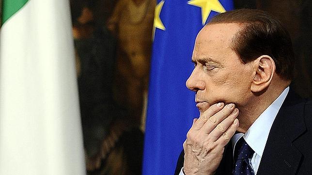 Berlusconi: &quot;33 chicas me parecen demasiadas incluso para un treintañero&quot;