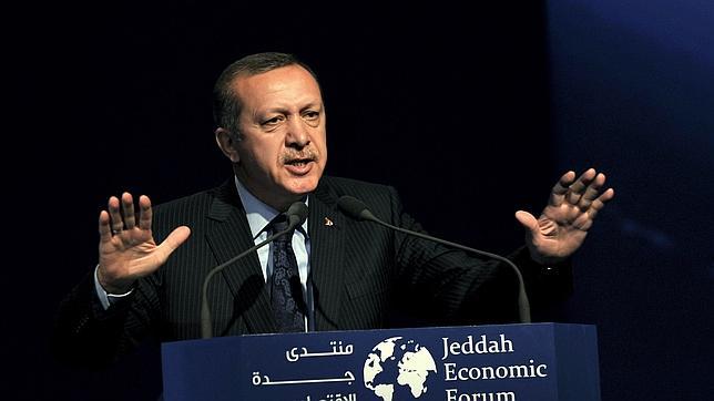 Francia castiga a Turquía por sus reticencias ante la operación de la OTAN