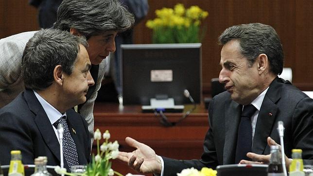 Zapatero y Sarkozy hablaron antes del inicio de la cumbre de la UE
