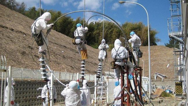 Hospitalizados dos trabajadores de Fukushima expuestos a radiación