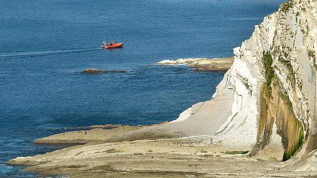 Localizan el cadáver de uno de los tres desaparecidos en el naufragio de Vizcaya