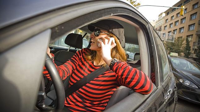 Cada español podría ahorrar 195 euros de media al año en móvil cambiando de tarifa