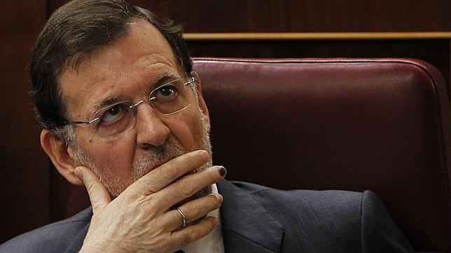 Rajoy dice que España inquieta por la  gestión de Zapatero y sus medidas «insuficientes»
