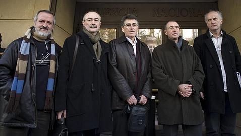 ETA exigió al Gobierno que frenara los «macrojuicios» contra su entorno