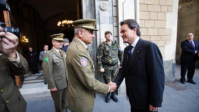 Mas secunda a Pujol y también vota por la independencia