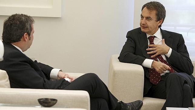 Zapatero adelantó su decisión a cuatro dirigentes del PSOE el pasado lunes