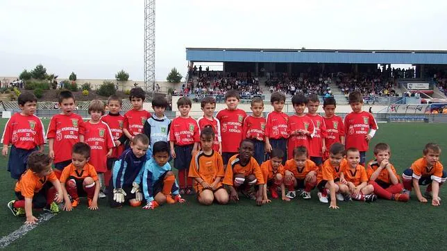 El fútbol reúne a mil niños en Fuensalida