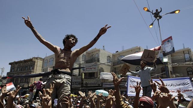 Al menos 17 muertos en Yemen, en un nuevo golpe en la mesa del presidente Saleh