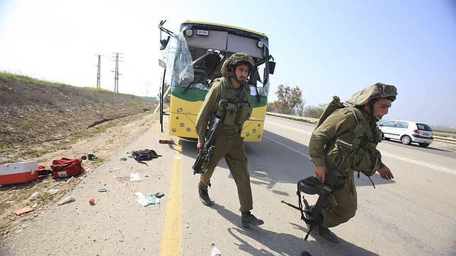Israel responde al ataque con mortero atacando Gaza con helicópteros y tanques
