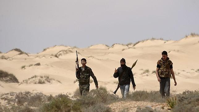 Las fuerzas leales a Gadafi atacan por sorpresa la ciudad de Ajdabiya