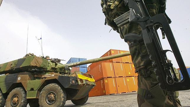 Misiles franceses y de la ONU destruyen parte de la residencia del presidente Gbagbo en Costa de Marfil