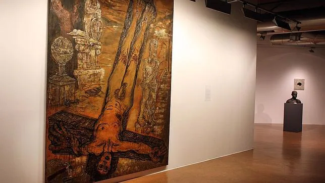 Un Cristo desnudo y boca abajo provoca el escándalo en Santiago