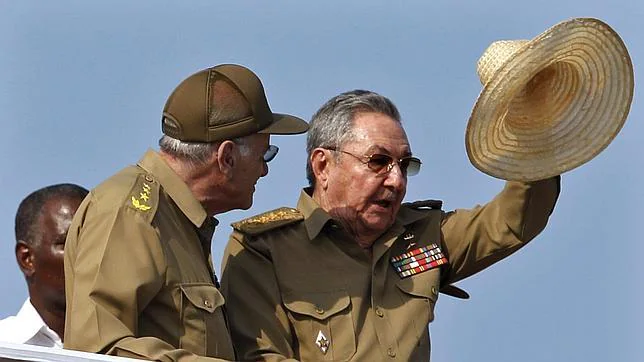 Raúl Castro propone limitar a diez años el mandato de los altos cargos del régimen