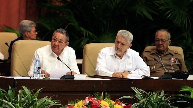 El Partido Comunista aprueba la reforma para «garantizar la irreversibilidad del socialismo» en Cuba