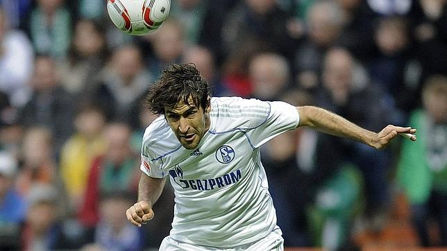 Raul felicita al Madrid desde Alemania