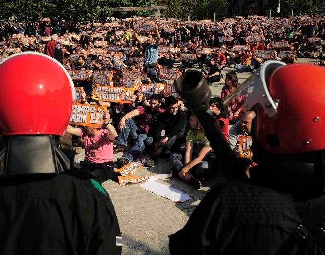 ETA renuncia por primera vez a la amnistía para primar sus fines políticos