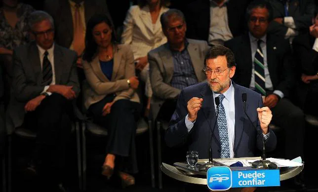 Rajoy bendice un acuerdo entre PP y PSOE para gobernar el Archipiélago
