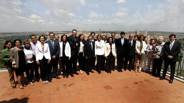 Cospedal afirma que el PP recuperará Toledo con un equipo de «lujo» que no se «avergüenza de sus siglas»