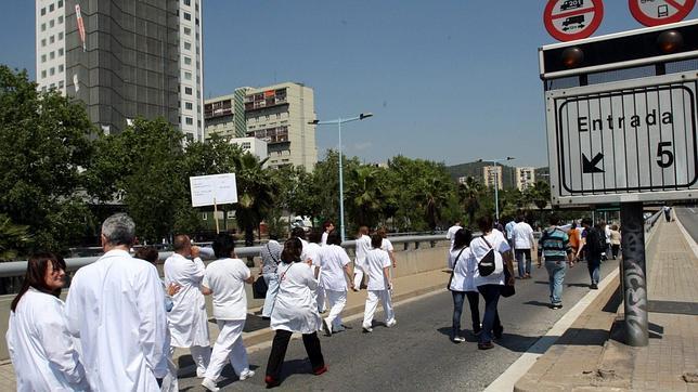 El «tijeretazo» sanitario alarga las listas de espera de 6 a 8 meses
