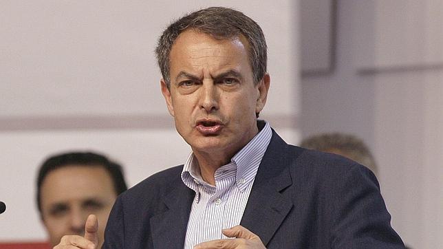 Zapatero: «Aznar, a la democracia la llama lío»