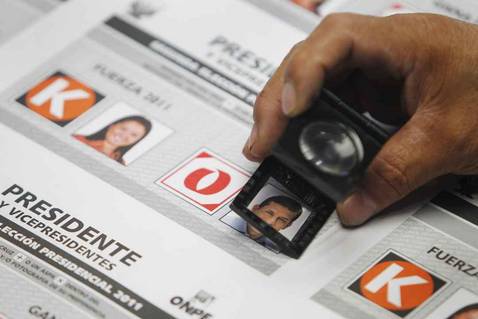 Humala y Fujimori rozan el empate en los sondeos