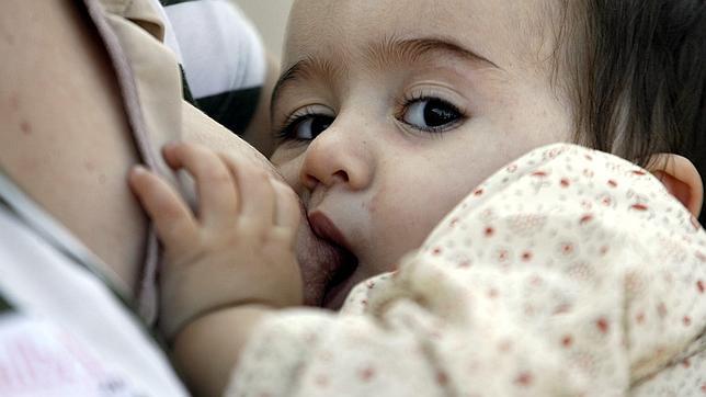 Los bebés que reciben leche materna se comportan mejor