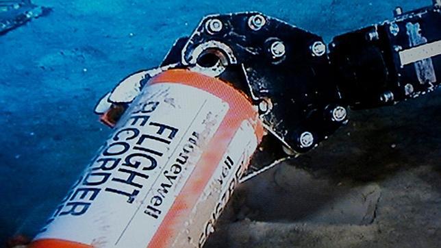 Recuperan los datos de las cajas negras del Air France que se estrelló en el Atlántico