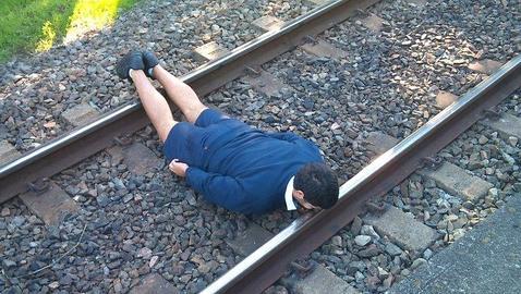 La «peligrosa» moda del «planking» causa furor en Australia