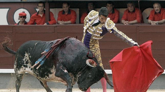 Manzanares, dos orejas y Puerta Grande en San Isidro