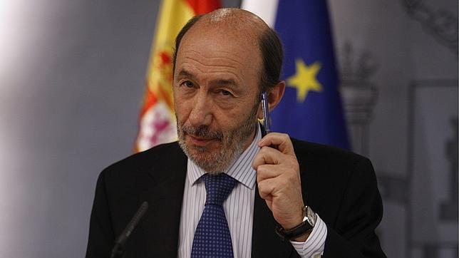 Rubalcaba dice que «hará cumplir la ley» en Sol