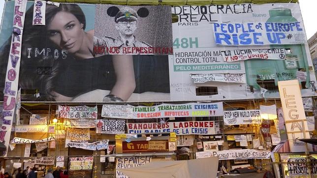 Qué proponen los «indignados» y qué ofrecen los políticos