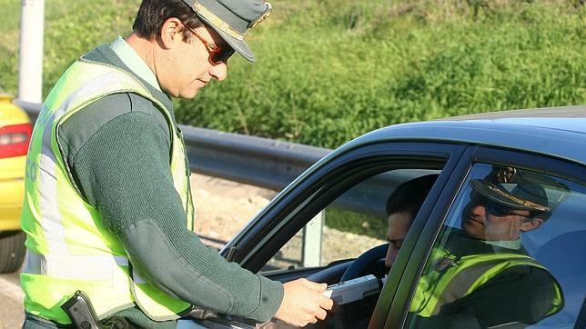 Detenido sin carné y quintuplicando la máxima tasa de alcohol