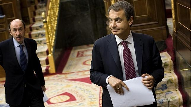 Zapatero ve la mano de Rubalcaba detrás de la petición del congreso del PSOE