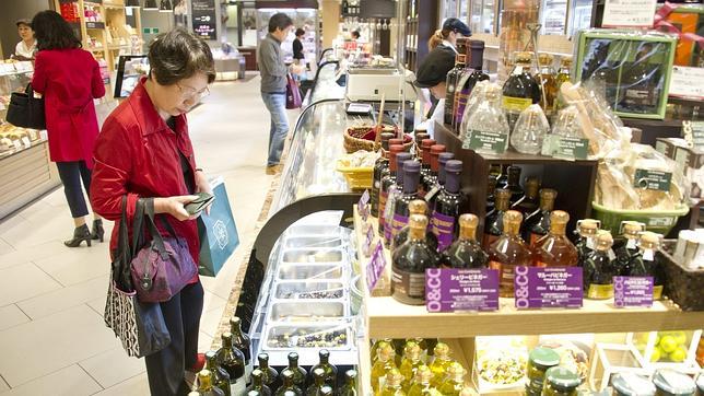 Japón registra por primera vez inflación en más de dos años