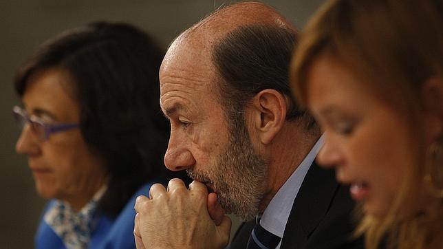 Rubalcaba exhibe su poderío en Moncloa y desdeña a Chacón