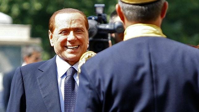 Humillante derrota para Silvio Berlusconi, que pierde Milán y Nápoles