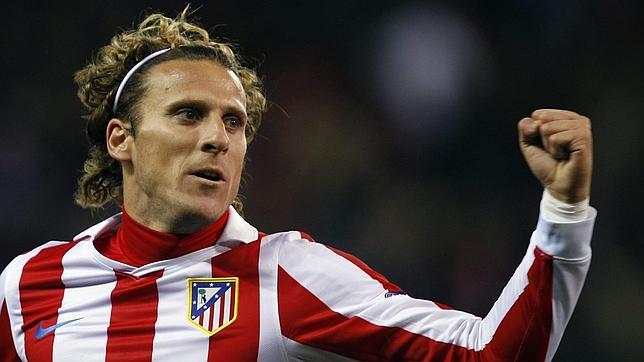 Forlán: «Tendría que venir una oferta muy buena para dejar el Atlético»