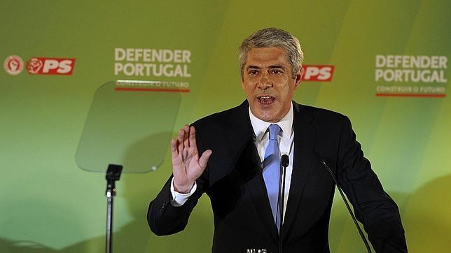 Sócrates dimite como secretario general del PS tras la derrota electoral