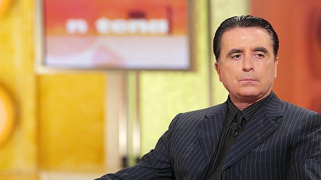 Ortega Cano continúa grave y conectado tras ser operado de un tobillo