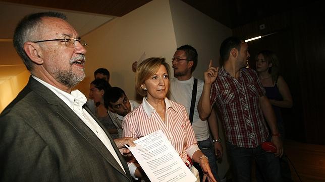 Castilla-La Mancha enseña las cuentas, pero no la deuda
