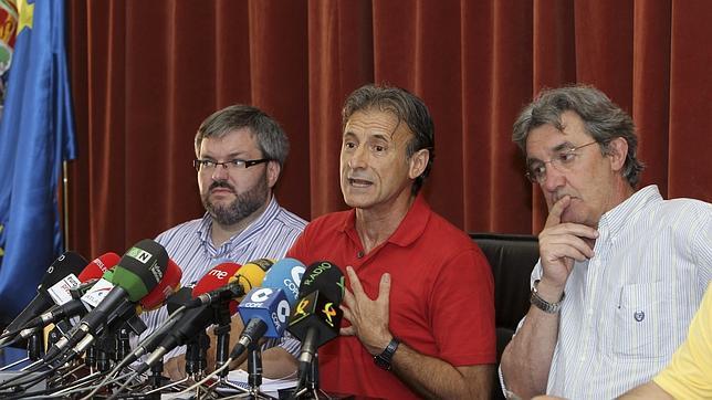 IU decide abstenerse y dará el Gobierno extremeño al PP por primera vez