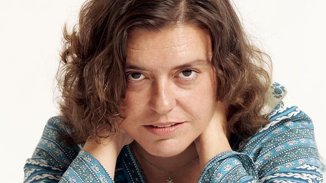 Almudena Guzmán, poesía necesaria como el pan de cada día