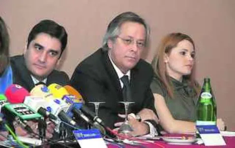 La alcaldesa de Villanueva se sube el sueldo 10.000 euros al año