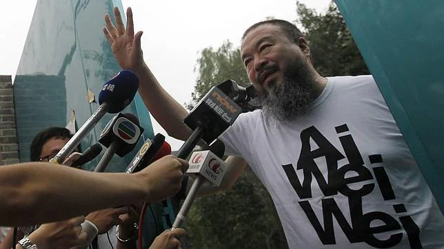 China reclama a Ai Weiwei 1,3 millones de euros en impuestos y multas