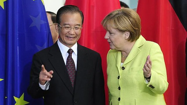 Merkel reclama ante el primer ministro chino un proceso «transparente» para Ai Weiwei