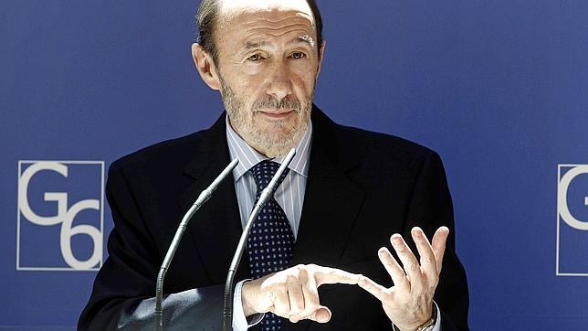 Rubalcaba anuncia que el Gobierno estudiará la elección de San Sebastián como capital cultural