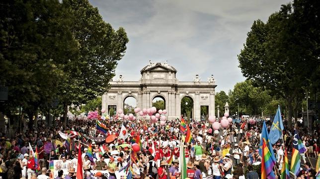 La cabalgata del Orgullo Gay calienta motores